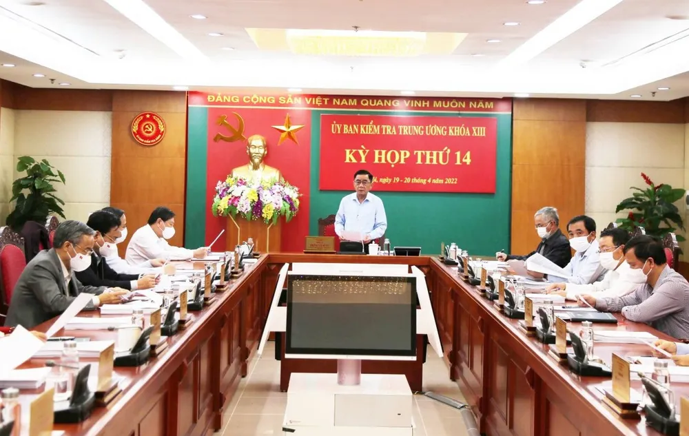 Kỷ luật và đề nghị kỷ luật nhiều cán bộ ở TPHCM, Bình Thuận, Khánh Hòa, Ninh Bình và Bộ Công an ảnh 1