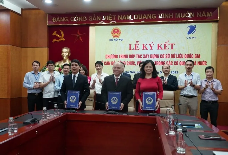 Bộ Nội vụ triển khai xây dựng hệ thống Cơ sở dữ liệu quốc gia về cán bộ, công chức, viên chức ảnh 2