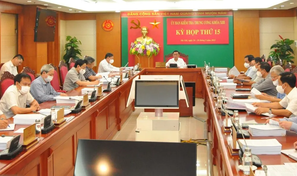 Cảnh cáo Thứ trưởng Bộ KH-CN và Thứ trưởng Bộ Y tế vì những sai phạm liên quan vụ kít xét nghiệm Covid-19 ảnh 1