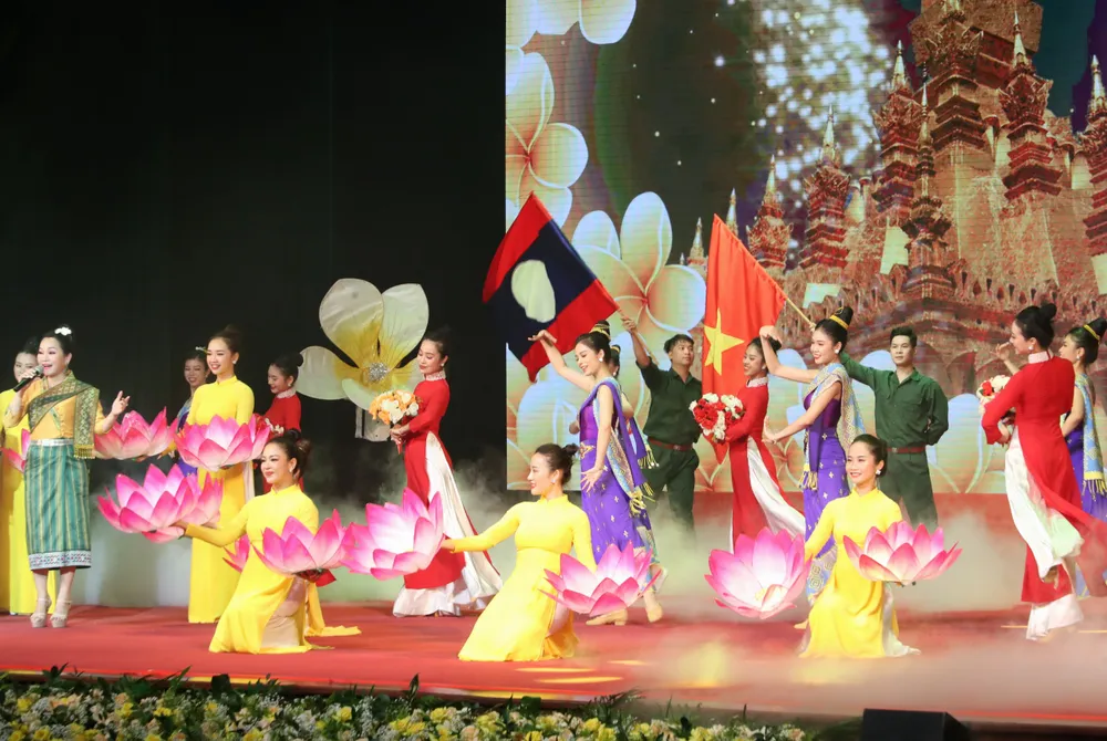 Tự hào về mối quan hệ mẫu mực, vô cùng trong sáng, hết mực thủy chung Việt Nam - Lào ảnh 8