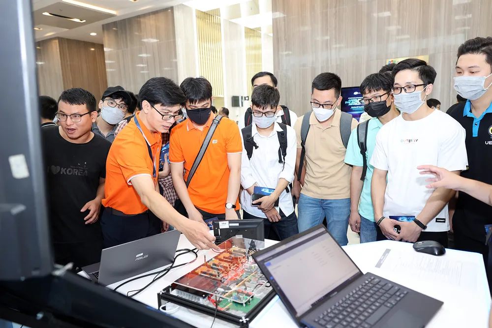 Hơn 2.000 người trải nghiệm Automotive Tech Show ảnh 1