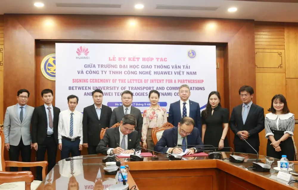 Huawei hợp tác đào tạo nhân lực công nghệ số với 2 trường đại học tại Việt Nam ảnh 1