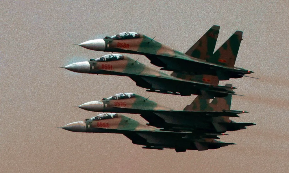 Không quân và đặc công biểu diễn tại lễ khai mạc Triển lãm Quốc phòng quốc tế Việt Nam 2022 ảnh 6