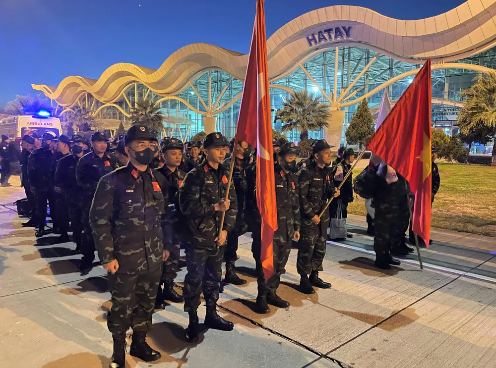 Đoàn công tác cứu hộ, cứu nạn của QĐND Việt Nam tại sân bay Hatay. Ảnh: BQP Đoàn công tác cứu hộ, cứu nạn của QĐND Việt Nam tại sân bay Hatay. Ảnh: BQP
