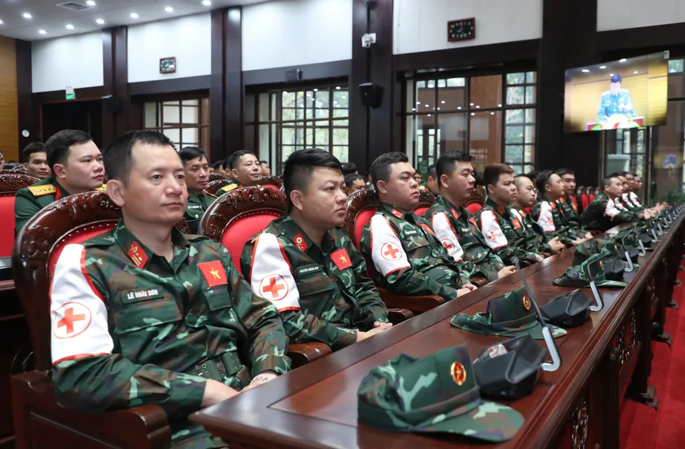 Các thành viên đoàn công tác tại buổi lễ. Ảnh: QUANG PHÚC