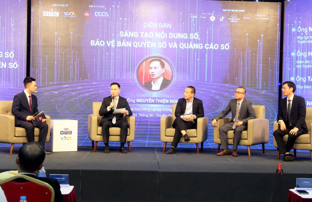 Các đại biểu trao đổi tại diễn đàn