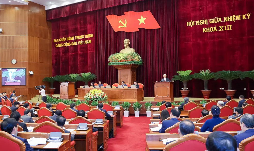 Quang cảnh phiên khai mạc Hội nghị giữa nhiệm kỳ Ban Chấp hành Trung ương Đảng khóa XIII. Ảnh: VIẾT CHUNG Quang cảnh phiên khai mạc Hội nghị giữa nhiệm kỳ Ban Chấp hành Trung ương Đảng khóa XIII. Ảnh: VIẾT CHUNG