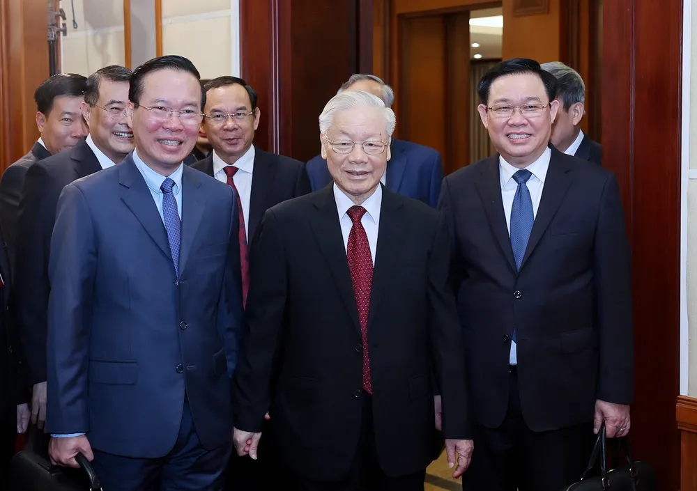 Tổng Bí thư Nguyễn Phú Trọng, Chủ tịch nước Võ Văn Thưởng, Chủ tịch Quốc hội Vương Đình Huệ, cùng các đại biểu dự hội nghị. Ảnh: VIẾT CHUNG Tổng Bí thư Nguyễn Phú Trọng, Chủ tịch nước Võ Văn Thưởng, Chủ tịch Quốc hội Vương Đình Huệ, cùng các đại biểu dự hội nghị. Ảnh: VIẾT CHUNG