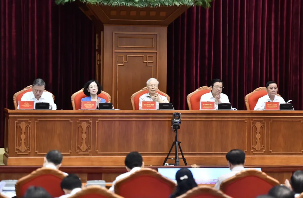 Các đồng chí chủ trì và điều hành hội nghị. Ảnh: VIẾT CHUNG Các đồng chí chủ trì và điều hành hội nghị. Ảnh: VIẾT CHUNG