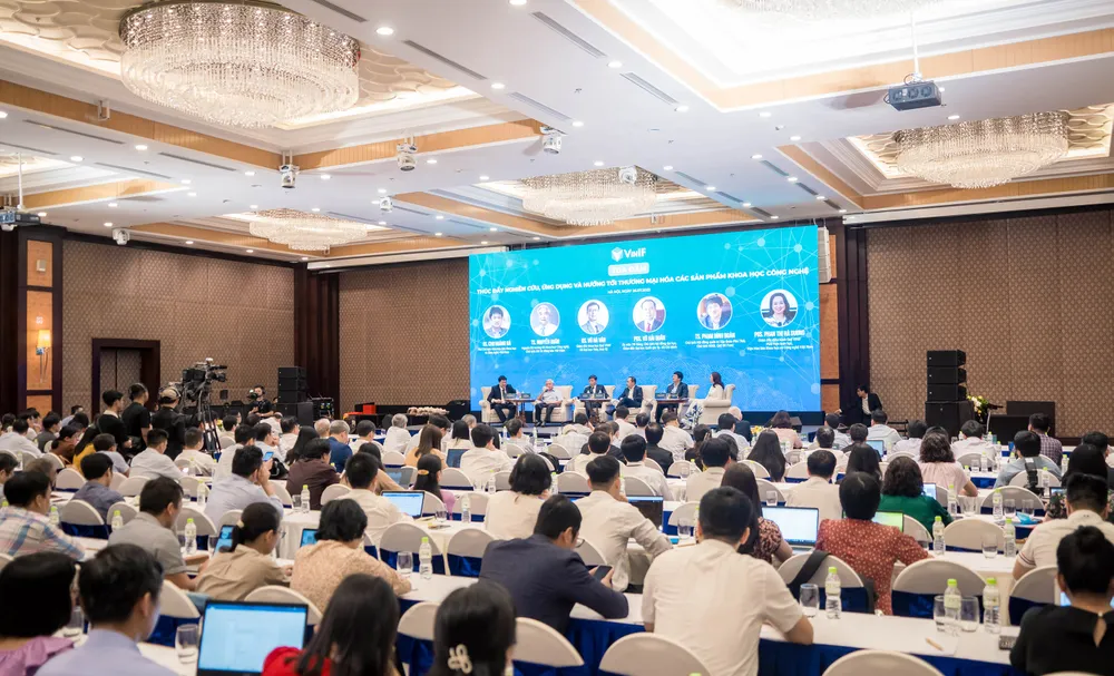 Quang cảnh cuộc hội thảo sáng 26-7 tại Hà Nội. Ảnh T.B Quang cảnh cuộc hội thảo sáng 26-7 tại Hà Nội. Ảnh T.B