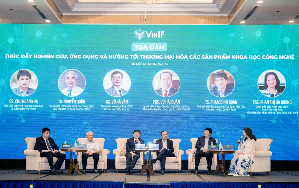 Các nhà khoa học, nhà quản lý tham gia tọa đàm. Ảnh: T.B Các nhà khoa học, nhà quản lý tham gia tọa đàm. Ảnh: T.B