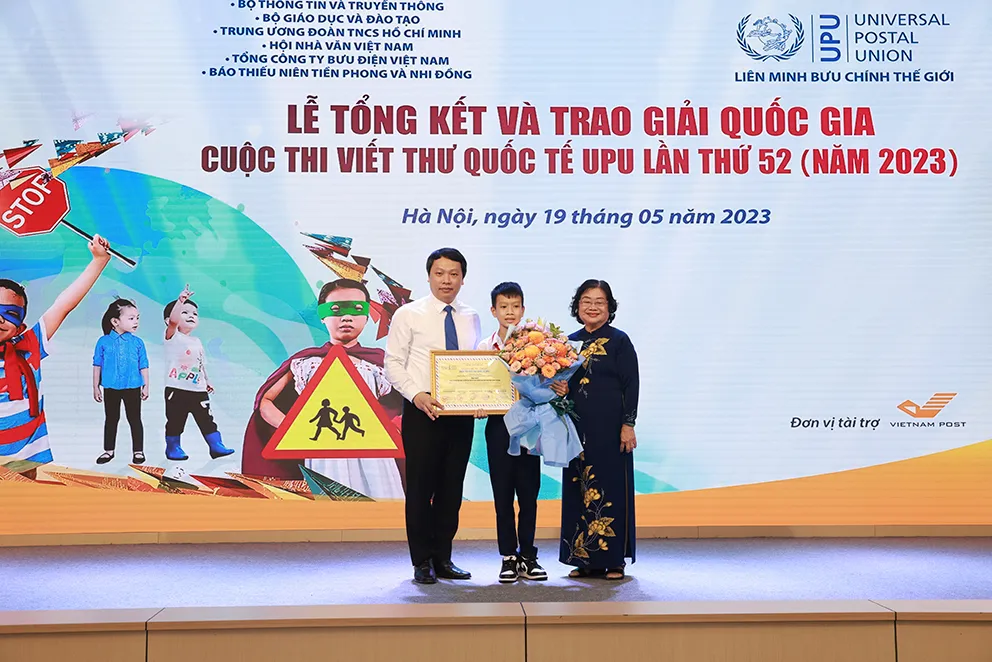 Đào Khương Duy đoạt giải Nhất quốc gia cuộc thi Viết thư Quốc tế UPU lần thứ 52 tại Việt Nam. Ảnh VNPost