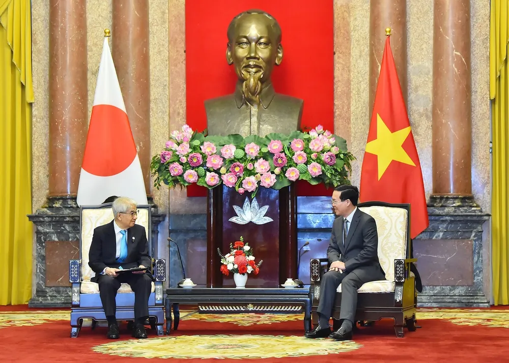 Chủ tịch nước Võ Văn Thưởng và Chủ tịch Thượng viện Nhật Bản Otsuji Hidehisa trao đổi những vấn đề cùng quan tâm tại buổi tiếp. Ảnh: VIẾT CHUNG