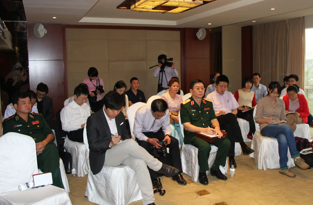 Trước buổi họp báo. Ảnh: YÊN BA