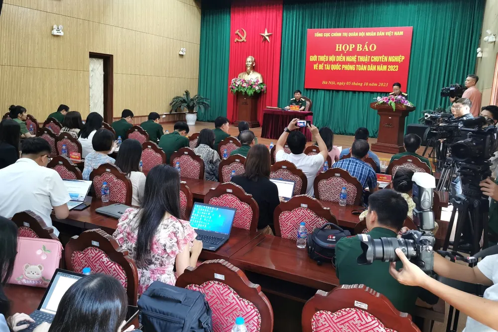 Quang cảnh họp báo. Ảnh TRẦN BÌNH