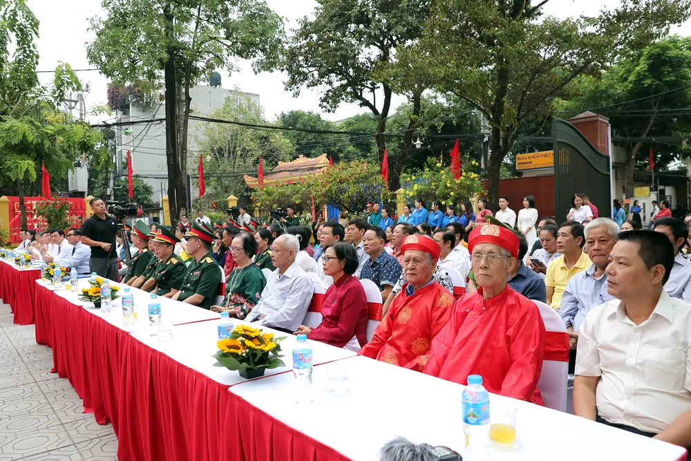 Các đại biểu dự buổi lễ. Ảnh T.B