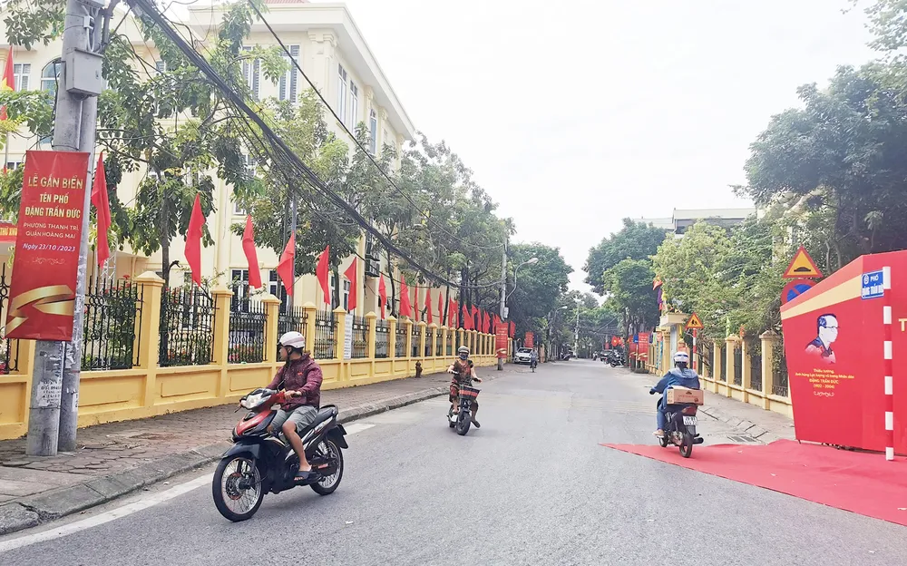 Phố Đặng Trần Đức trong trưa ngày 23-10. Ảnh T.B