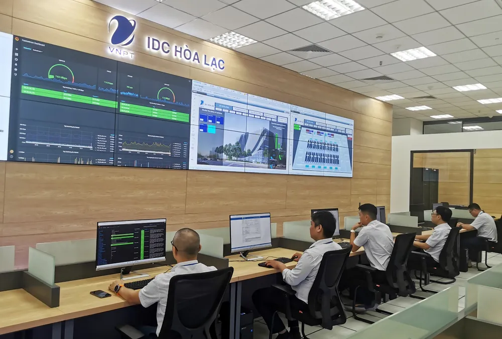 Phòng điều hành, giám sát hoạt động IDC Hòa Lạc Phòng điều hành, giám sát hoạt động IDC Hòa Lạc