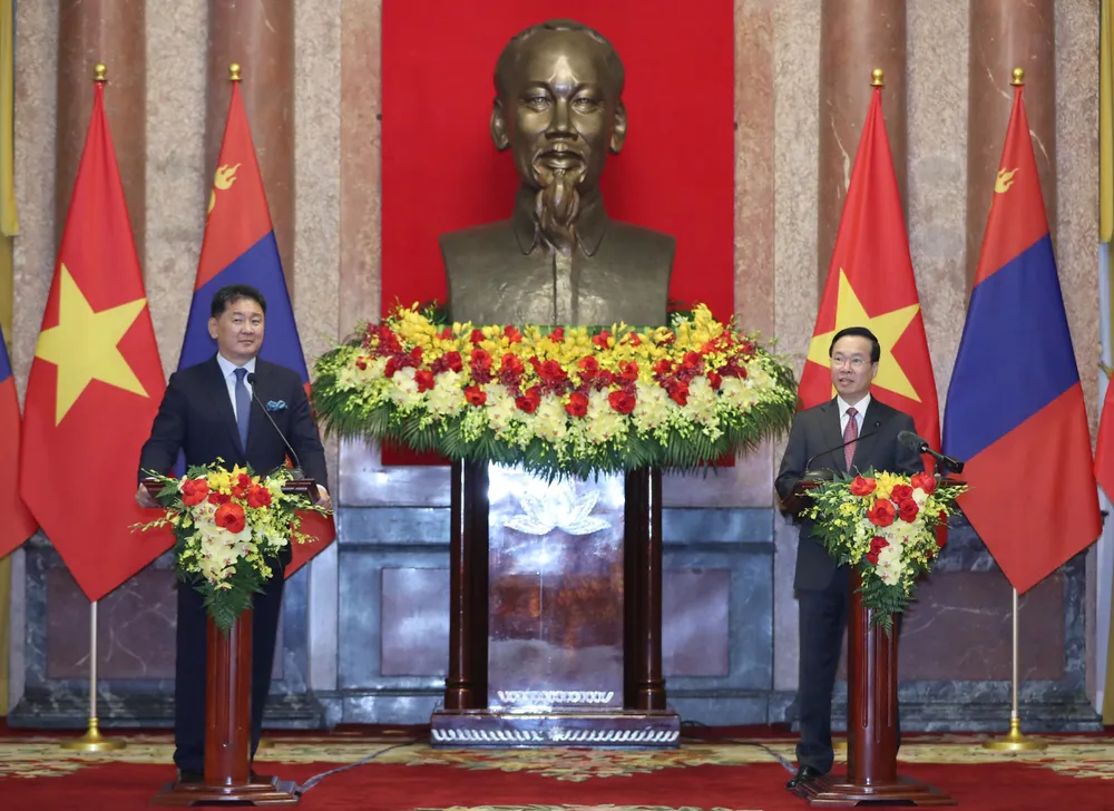 Chủ tịch nước Võ Văn Thưởng và Tổng thống Ukhnaagiin Khurelsukh chủ trì họp báo sau hội đàm, chiều 1-11, tại Phủ Chủ tịch. Ảnh: QUANG PHÚC Chủ tịch nước Võ Văn Thưởng và Tổng thống Ukhnaagiin Khurelsukh chủ trì họp báo sau hội đàm, chiều 1-11, tại Phủ Chủ tịch. Ảnh: QUANG PHÚC