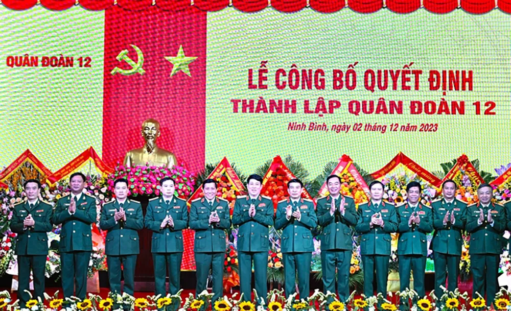 Lãnh đạo Quân ủy Trung ương, Bộ Quốc phòng cùng lãnh đạo, chỉ huy Quân đoàn 12 tại buổi lễ. Ảnh: BQP Lãnh đạo Quân ủy Trung ương, Bộ Quốc phòng cùng lãnh đạo, chỉ huy Quân đoàn 12 tại buổi lễ. Ảnh: BQP