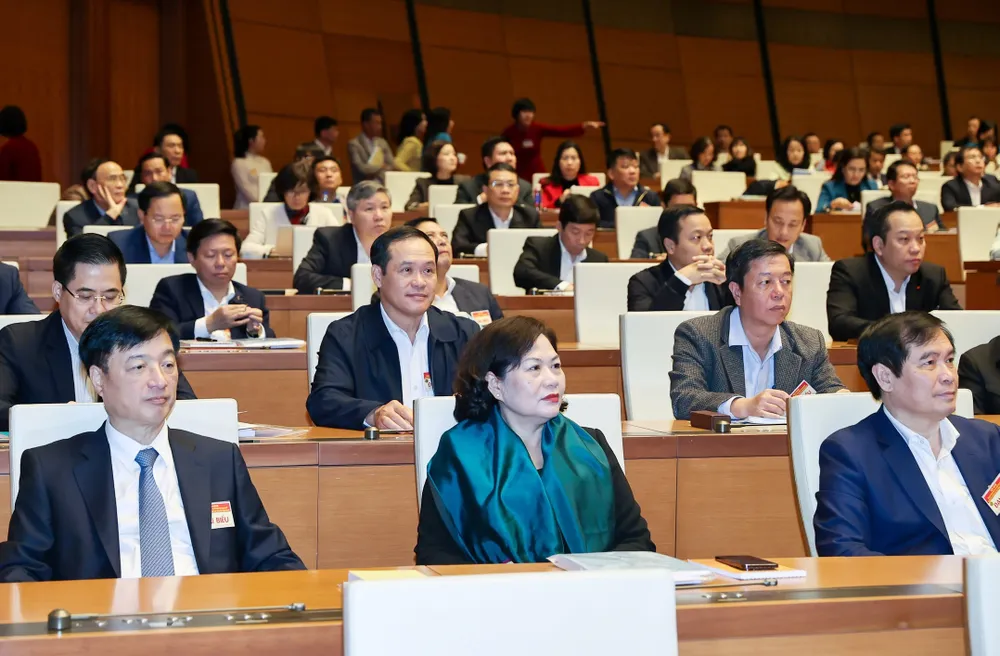 Các đại biểu tham dự tại điểm cầu chính hội trường Diên Hồng, Nhà Quốc hội. Ảnh: VIẾT CHUNG