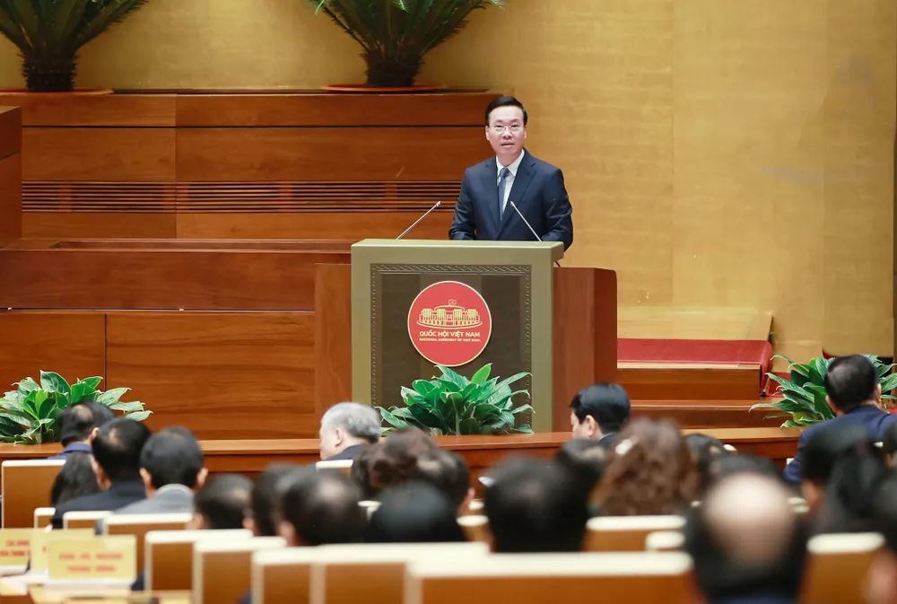 Chủ tịch nước Võ Văn Thưởng truyền đạt chuyên đề “Tiếp tục phát huy truyền thống, sức mạnh đại đoàn kết toàn dân tộc, xây dựng đất nước ta ngày càng phồn vinh, hạnh phúc” tại hội nghị. Ảnh: VIẾT CHUNG