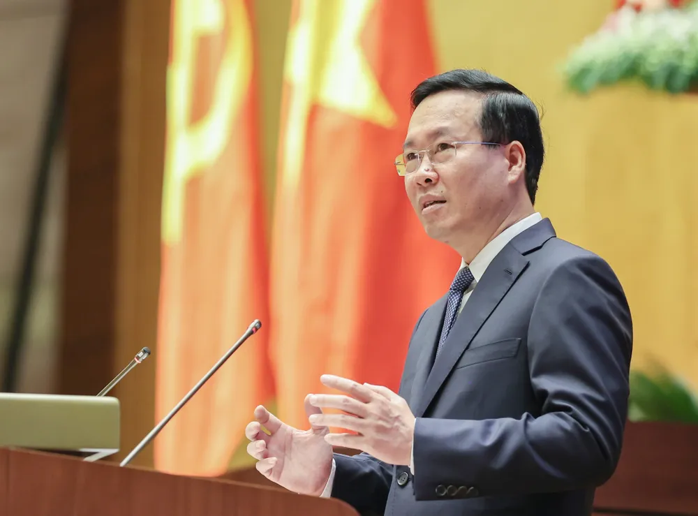 Chủ tịch nước Võ Văn Thưởng truyền đạt chuyên đề “Tiếp tục phát huy truyền thống, sức mạnh đại đoàn kết toàn dân tộc, xây dựng đất nước ta ngày càng phồn vinh, hạnh phúc”. Ảnh: VIẾT CHUNG