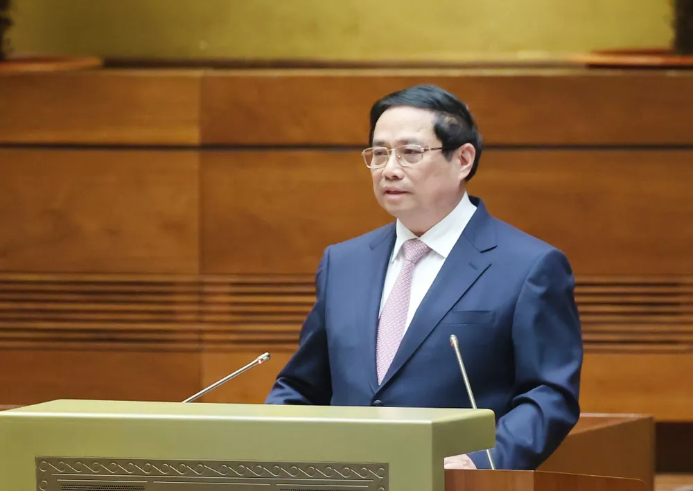 Thủ tướng Phạm Minh Chính truyền đạt chuyên đề “Tiếp tục đổi mới, nâng cao chất lượng chính sách xã hội, đáp ứng yêu cầu sự nghiệp xây dựng và bảo vệ Tổ quốc trong giai đoạn mới” tại hội nghị. Ảnh: VIẾT CHUNG