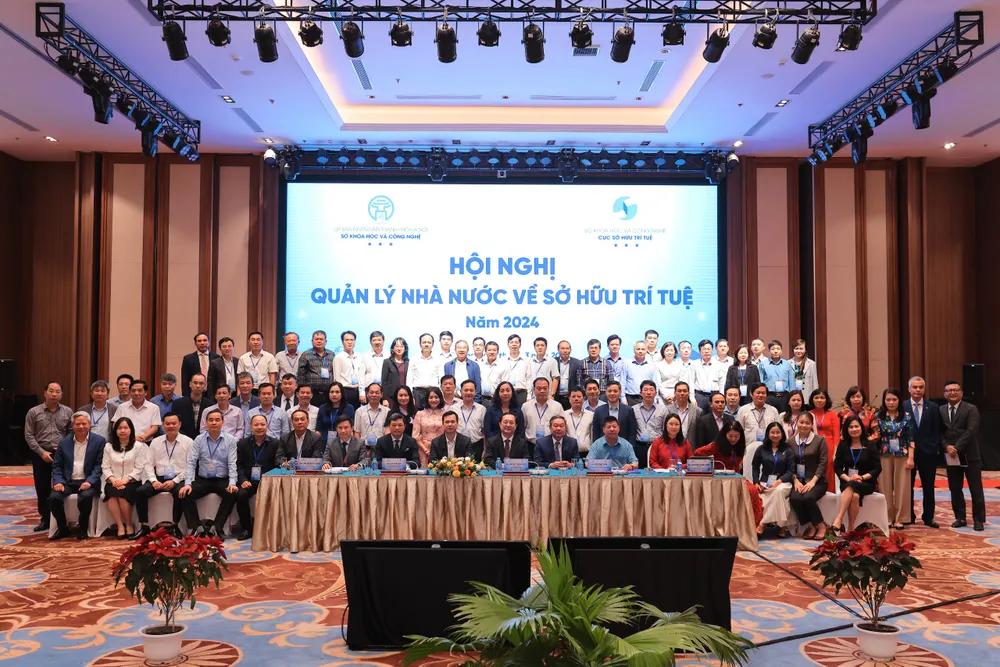 Anh HN So huu tri tue 2.jpg