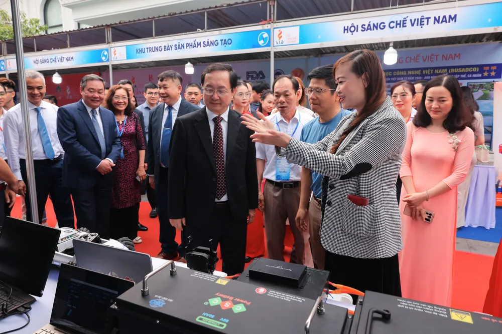 Anh HN So huu tri tue 4.jpg