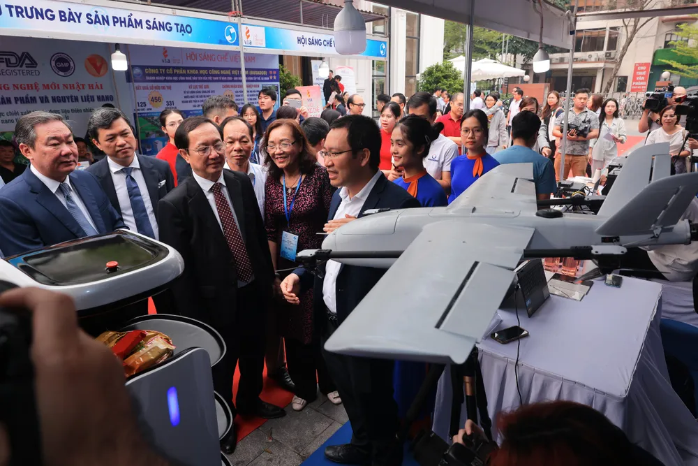 Anh HN So huu tri tue 5.jpg