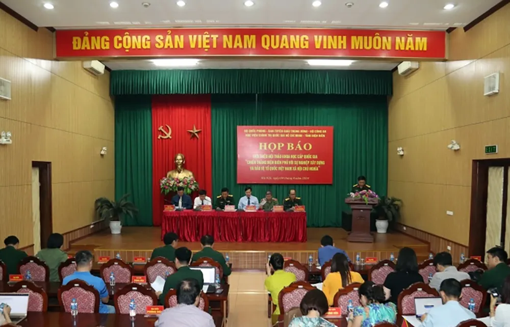 Hop bao Bo QP - 70 nam DBP 1.jpg