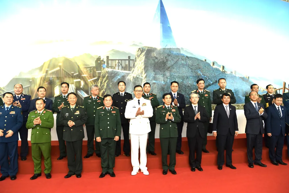 Anh hoii dam Quoc phong VIet - Trung 1.jpg