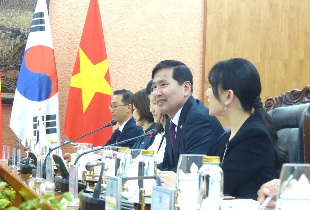 Anh Chinh sach QP Viet - Han 2.JPG