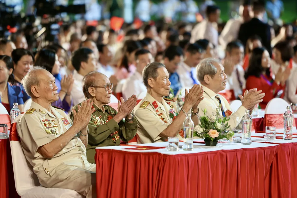 Anh cau truyen hinh 12.jpg