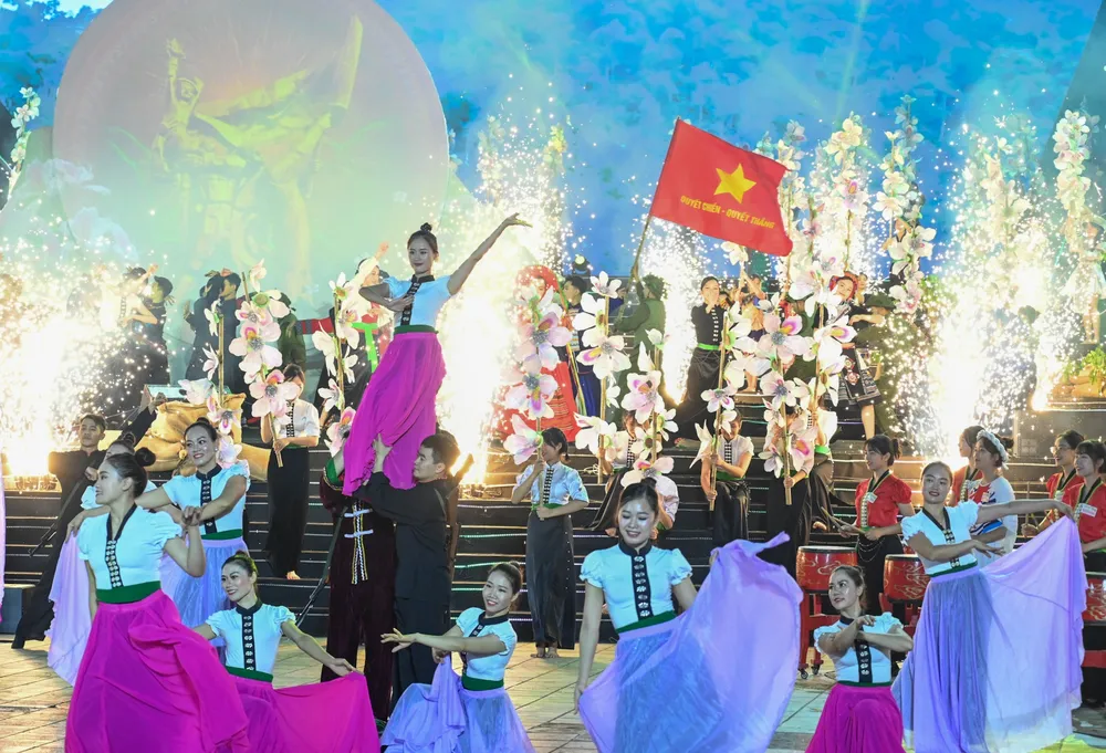 Chuong trinh nghe thuat 12.jpg