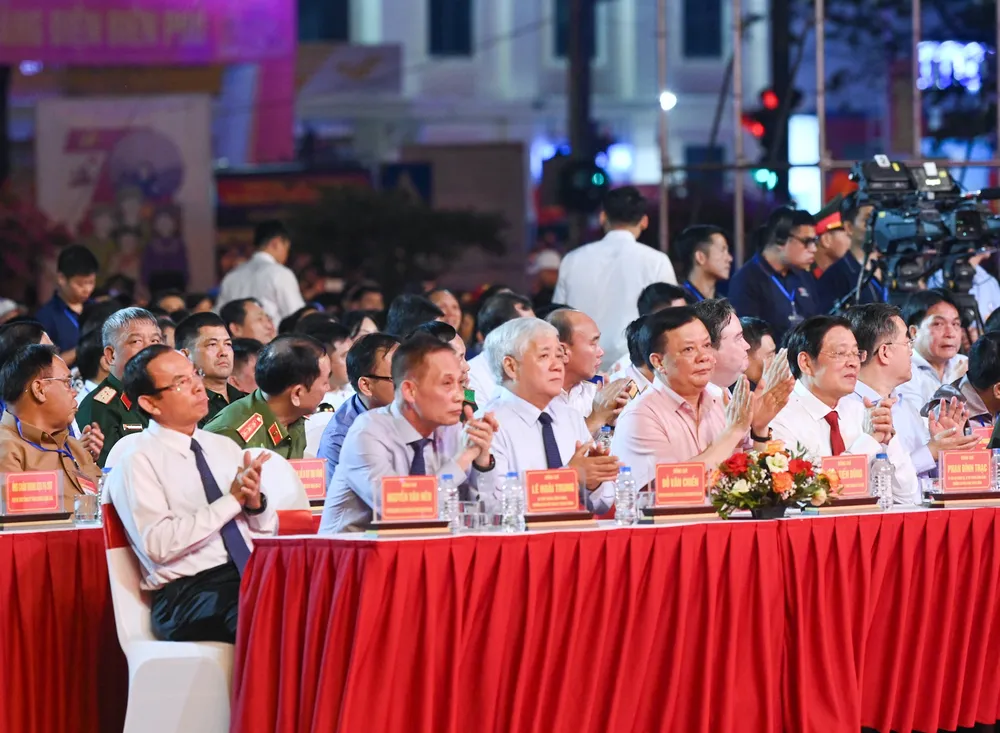 Chuong trinh nghe thuat 3.jpg