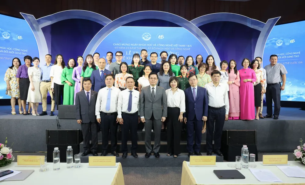 Trao giai bao chi KHCN 5.jpg