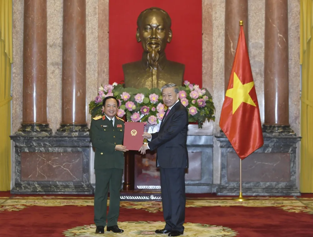 Anh bo nhiem CN Tong cuc chinh tri 3.jpg