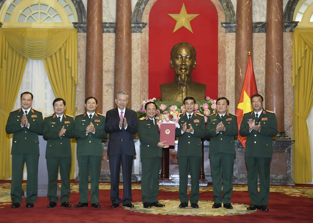 Anh bo nhiem CN Tong cuc chinh tri 4.jpg