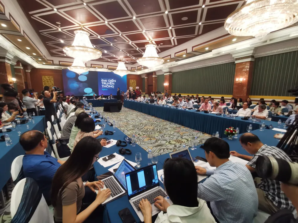 Anh hoi thao kinh te bao chi 5.jpg