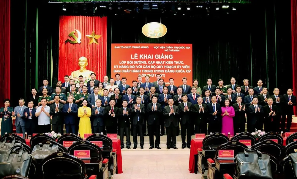 Anh khai giang lop boi duong 2.jpg