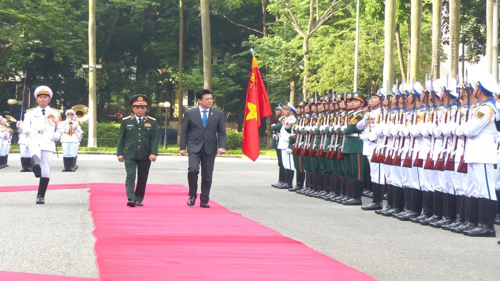 Bo truong QP Nhat Ban 2.JPG