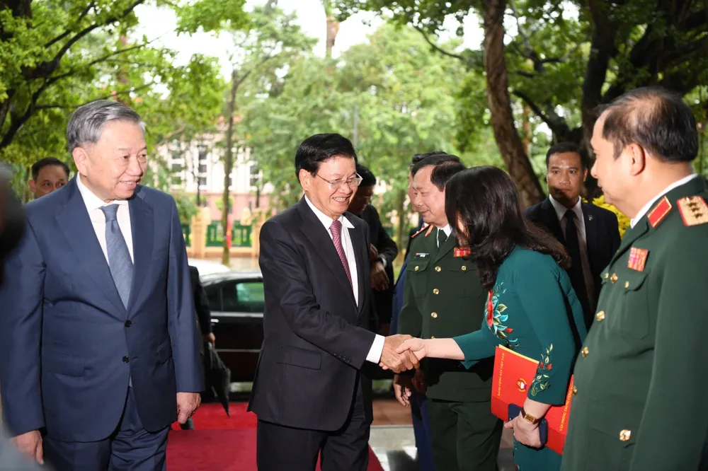 TBT-CTN Lao gap go chuyen gia VN 1.jpg