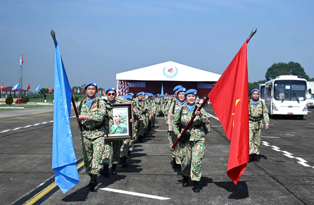 Anh xuat quan lam nhiem vu GGHB LHQ 4.jpg