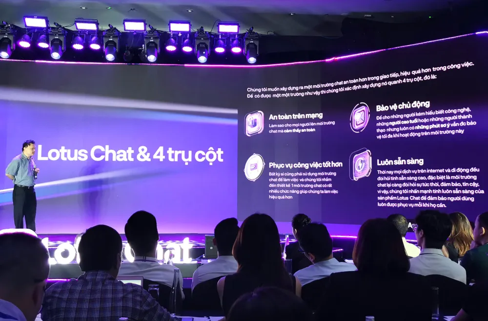 Ra mat Lotus Chat 2.jpg