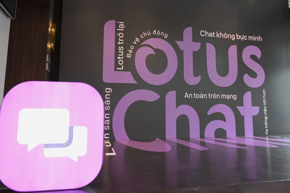 Ra mat Lotus Chat 4.JPG