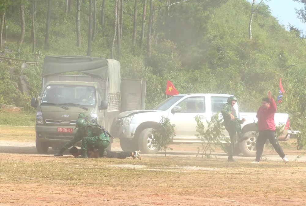 Giao luu QP Viet - Lao 10.jpg