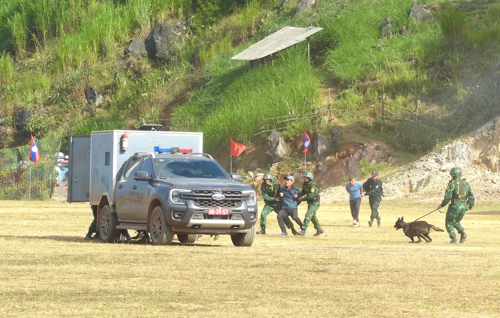 Giao luu QP Viet - Lao 15.jpg