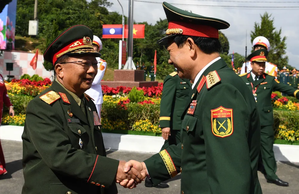 Giao luu QP Viet - Lao 3.jpg